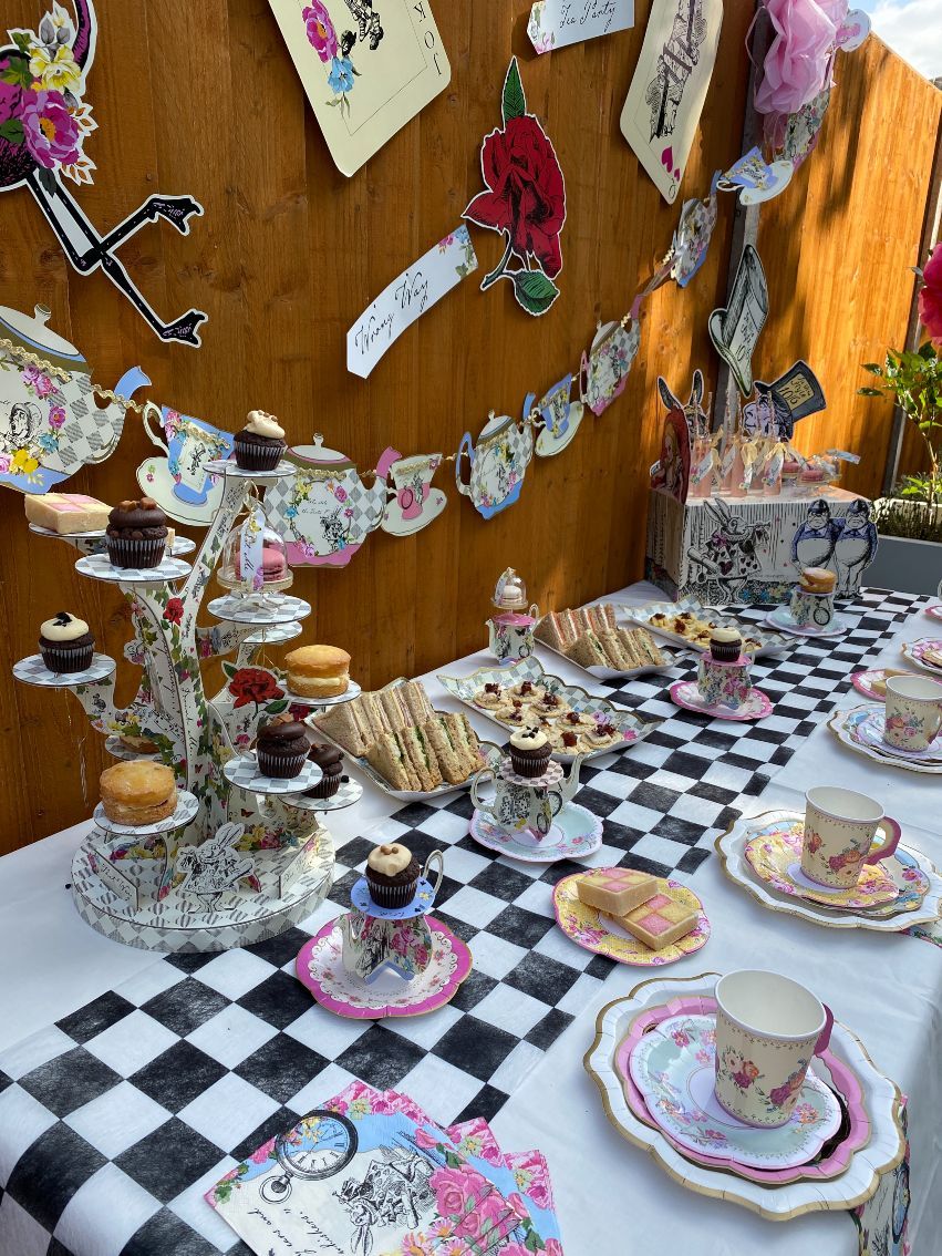 Alice Cake Stand